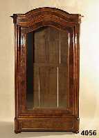 WÄscheschrank, norddeutsch, um 1880/90, GrÜnderzeit, Korpus Eiche massiv, auf Rahmen gearbeitet, Front mittig mit alter Verglasung, Kopf ...