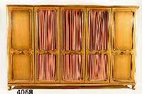 5-tÜriger Chippendaleschrank, deutsch, um 1960, auf Rahmen gearbeitet, Trageteile Nuß- baum massiv, Leistenverzierung, Unterteil ge- schwungen, ...