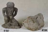 Figur aus dem Ahnenkult, wohl Bali/Indonesien, asymetrische Anordnung, stiltypische Haltung, ca. 45x34x23 cm