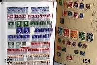 Briefmarkensammlung 3. Reich, 1933/45, Rie- senposten vollgestopft in großem Steckbuch, die meisten Werte postfr., nie gest., hoher Katalogwert, ...