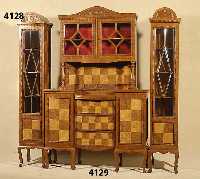 2 Pfeilervitrinen, deutsch, um 1908/10, wohl Darmstadt, ursprÜnglich zu Salon gehÖrend (Sofa mit Umbau), Korpus Weichholz, Buche und Eiche, z.T. ...