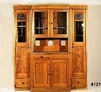 KÜchenschrank, deutsch, um 1925/28, Zierbel- kiefer, z.T. massiv, Front leicht geschwungen, Buckelglas, Messingversprossung, Steingut- einlage, ...