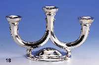 Kerzenleuchter mit 3 Brennstellen, 925er Silber, Gebr. KÜhn, SchwÄbisch-GmÜnd, Bodenplatte Metall, total ca. 460 g, H ca.17 cm, B ca. 28 cm