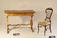 Schreibtisch, sÜddeutsch, um 1830/40, SpÄt- biedermeier, Korpus Weichholz, Nußbaumfurnier, Wurzelnußfurnier, gespiegelt, Unterbau in Lyraform, ...