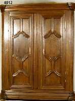 Dielenschrank, SÜdpfalz/Elsaß-Lothringen, um 1780/1810, Korpus Eiche massiv, Fuß 5-fach getreppt und geschwungen, Kopf passig, in der fast ...
