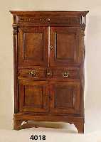 Vielzweckschrank, Belgien/Niederlande, um 1900/10, Korpus Weichholz und Eiche, Lisenen 3-fach gerillt, LÖwenkopfabschluß, Rahmen mit doppelt ...