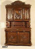 Vielzweckschrank, Belgien, um 1880/90, Korpus Weichholz, Rahmenfassung Hartholz, Nuß- baum massiv, Nußbaumfurnier, Kopf und Fuß vielfach ...