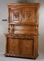 Aufsatzschrank, Belgien, um 1890/1900, Korpus Eiche und Buche massiv, Frontgliederung SÄulen und DoppelsÄulen, Drechselarbeit, ge- rieft, ...