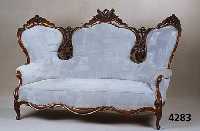 3-sitzer Sofa, deutsch, um 1835/45, Louis Philippe, Nußbaum und Mahagoni, z.T. massiv, in sich 3-fach geschweift, Armlehnen doppelt geschwieft, ...