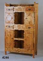 Brotschrank, nach franzÖsischem Vorbild, Korpus Buche, auf Rahmen gearbeitet, Front Obstholz, mit Flachschnitzerei aus dem Voll- holz gearbeitet, ...