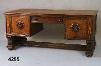 Herrenschreibtisch, deutsch, um 1920, Korpus Weichholz, Buche und Eiche, z.T. massiv, Platte Eichefurnier gespiegelt, Fadenintar- sien, Front ...