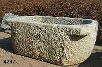 Wassertrog, deutsch, um 1920, Granit massiv, aus einem Block gehauen, auch als Brunnen ge- eignet, aufwendige Arbeit, vielfach verwendbar , ...