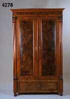 Kleider- bzw. WÄscheschrank, deutsch, um 1880/ 90, Korpus Weichholz, Wurzelnußfurnier ge- spiegelt, original Schloß und BeschlÄge, seitliche ...