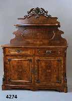 Kredenz, deutsch, um 1850/60, Korpus Weich- holz, auf Rahmen gearbeitet, Wurzelnußfurnier, doppelt gespiegelt, vertikal verlaufend, sehr schÖnes ...