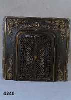 Wandofeneinsatz, Frankreich, um 1890/1900 Gußeisen bzw Bronce, feiner Guß z.T. ausge- arbeitet, Durchbrucharbeit symetrisch ange- ordnet, nach ...