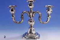 3-armiger Kerzenleuchter, deutsch, 800er Silber, 30er Jahre, FrÜhbarockstil, Bodenplatte Metall, total ca. 625 g, H ca. 27 cm, B ca. 32 cm