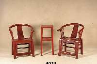 2 ReprÄsentationsstÜhle, China, Holz, rot gelackt, RÜcken mit Flachschnitzerei, GlÜcks- sympolik, patiniert, Altersspuren, sekundÄr, ...