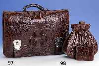 Konvolut: Geldbeutel und Handtasche aus Krokodilleder, Indonesien zw. 1952-56, Geldbeutel: Reißverschlußfach und Geldschein- fach, ...