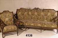 Sitzgarnitur, deutsch, um 1925, Louis-XVI- Stil, Buche massiv, auf Nußbaum gebeizt, Gestell seitlich mit Rocaillen, z.T. gerieft, ...