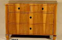 Kommode, deutsch, Korpus um 1830/40, neu Überfurniert, Kirschbaum durchgehend, ausge- suchtes Furnier, FÜße Massivholz, Korpus Weichholz, wurde ...