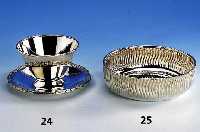 Runde Anbietschale, 925er Silber, ca. 431 g, Rand gewellt, qualitÄtvolle Verarbeitung, H ca. 5.4 cm, Durchm. ca. 18.5 cm(SP: 915 EUR)