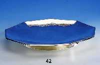Anbietschale, deutsch Grimminger, 835er Silber, Handarbeit, reine Treibarbeit, 9 -fach facett., Standring, H ca. 4.5 cm, D. ca. 36.5 cm, ...