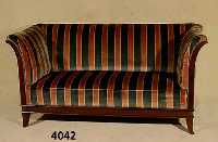 Zweisitzersofa, deutsch, 30er Jahre, ArtDeco , Korpus Weichholz, Mahagonifurnier, aufge- setzte Leisten, Polster aus der Zeit, Bezug von guter ...