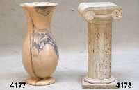 Große Bodenvase, nach altem Vorbild, rosa- farbener Marmor, grau geÄdert, mit herausnehm- baren Vaseneinsatz, klassische From, vielfach ...