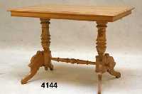 Tisch, deutsch, um 1890/1900, GrÜnderzeit, Kiefer massiv, eklektizistisch, 2-sÄulig, 4 auslegende geschwungene FÜße, reiche Drechsel- arbeit, ...