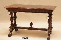Salontisch, deutsch, um 1890/1900, Korpus Weichholz, Nußbaum massiv, Platte Wurzelnuß- furnier gespiegelt, in doppelten Variationen, Wangen mit ...