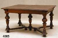 Ausziehtisch, deutsch, um 1900/10, Gestell Weichholz und Buche, Eichefurnier, Barockstil, Balusterbeine gedrechselt, Unterteil ver- sprosst, ...