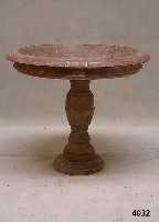 Brunnen, nach altem Vorbild, braun-grau ge- Äderter Marmor, auf SÄule, nur zu Dekorations- zwecken zu verwenden, sehr reprÄsentativ, H. ca. 96 ...