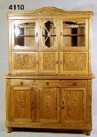KÜchenschrank, deutsch, um 1925/30, auf Rahmen gearbeitet, Kiefer, Zierbelkiefer, schÖne durchgehende Maserung, Kopf geschwungen , abstrakt ...