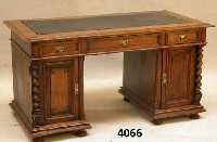 Schreibtisch, deutsch, um 1900, FrÜhbarock- stil, auf Rahmen gearbeitet, Eiche massiv, Eichefurnier, links und rechts gedrehte SÄulen aus Buche ...