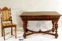 Tisch mit 4 StÜhlen, deutsch, um 1890/1900, sogenannte GrÜnderzeit, Korpus Weichholz, Hartholz, Nußbaum massiv, Nußbaumfurnier, reiche ...