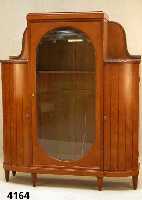 Vielzweckschrank, Frankreich, um 1930/32, Korpus Eiche massiv, 3-teiliger vertikaler Aufbau, Bergahornwurzelfurnier mit Mahagoni- streifen ...
