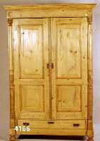 Kleiderschrank, sÜddeutsch, um 1900/10, Weichholz, auf Rahmen und FÜllungen gearbeitet , HalbsÄulenvorsÄtze aus Obstholz, aufgesetz- te ...