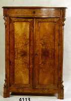 Vertiko, deutsch, 1860/70, Korpus Weichholz, auf Rahmen gearbeitet, Wurzelnußfurnier, z.T. gespiegelt, Kanten abgeplattet, aufgesetzte Leisten, ...
