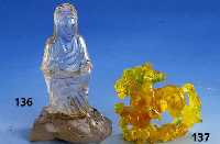 Bergkristallskulptur, China um 1900/20, vollplastische Darst. einer Guan-Yin, auf Sockel, min. besch., H ca. 11 cm