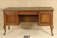 Damenschreibtisch, deutsch, um 1920/30, Korpus Weichholz und Buche, Nußbaum massiv, Nußbaumfurnier, geschwungene Beine, Ecken ab- geschrÄgt, ...