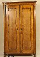Schrank, deutsch, um 1860/70, Eiche massiv, vertiefte bewegt ausgeschnittene TÜrfÜllungen, zweitÜrig, original Zustand, Alters- und ...