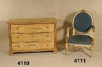 Stuhlsessel, wohl Frankreich, um 1900/20, klassizistisch, Schnitzerei aus dem Vollholz, gebÄndert, BÄrlaubverzierung, kanneliert, cremefarben ...