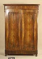 Kleiderschrank, sÜddeutsch, um 1860/70, Korpus Weichholz, Wurzelnußfurnier, z.T. ge- spiegelt, BrezelfÜllungen, Front auf Rahmen gearbeitet, ...