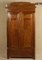 Jugendstilschrank, deutsch, 1900/05, Korpus Weichholz, z.T. auf Rahmen gearbeitet, Maha- gonifurnier bzw. Nußbaumfurnier auf Mahagoni gebeizt, ...