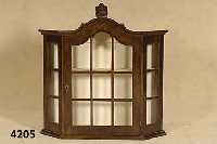 HÄngevitrine, Barockstil, Buche und Nußbaum massiv, Fenster versprosst, 2-bÖdige Innenein- teilung, aufgesetzte BekrÖnung, als Sammler- schrank ...