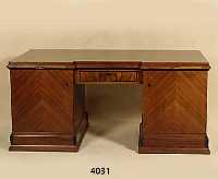 ReprÄsentativer ArtDeco-Schreibtisch, deutsch, um 1925/30, Korpus Weichholz, Eiche und Buche, Palisander- und kaukasisch Nußbaumfur- nier, ...