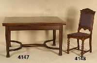 Ausziehtisch, deutsch, um 1900/05, Weichholz , Buche und Eiche massiv, doppelt ausziehbar, FÜße und Zarge 4-fach gerillt, Beine ver- sprosst, in ...