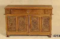 Truhenschrank, Niederlande, unter Verwendung Älterer Teile, Front auf Rahmen gearbeitet, Inlets 19. Jhd., aufklappbar, RÄnder z.T. ge- schnitzt, ...