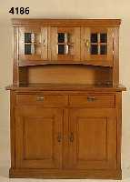 Aufsatzschrank, deutsch, um 1902/04, Korpus Weichholz und Eiche massiv, Eichefurnier, z.T. auf Rahmen gearbeitet, Zierleisten, original BeschlÄge ...