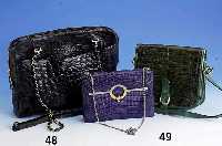 Glanz-Krokotasche, CHANEL 80er Jahre, heutiger NP ca. 11.000.- EUR, 2 UmhÄngeriemen, RV, Außentaschen, guter Zustand, nur l. Gebr.- Spuren, ca. ...